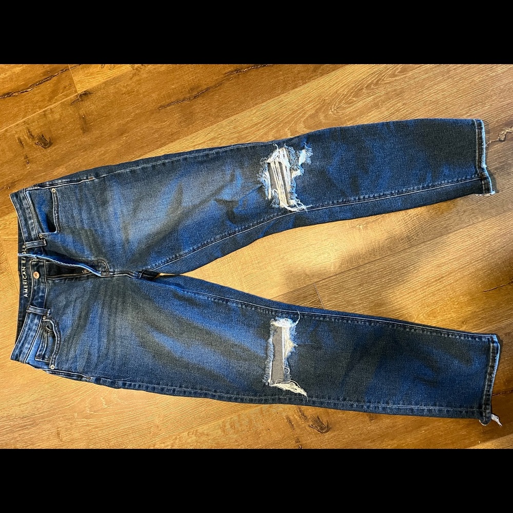 AE stretch mom jeans med denim- excellent cond!!!